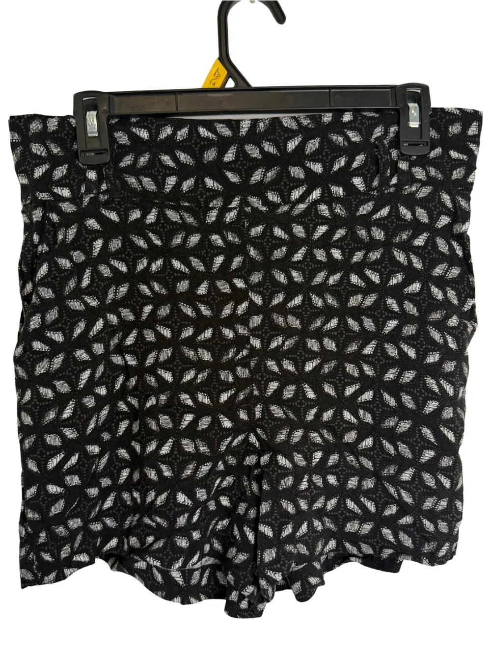 3/$20 Maurices Black and White Patterned Shorts Size Medium